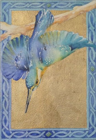 Aquarellbild eines Eisvogels in Blau und Orange mit goldenem Hintergrund und türkisfarbener Schmuckbordüre